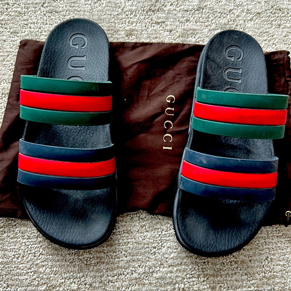 Gucci men’s 9 or women size 11. Brand new original bag and box.